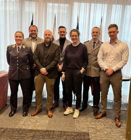 From left: Hauptmann Anna Thumer, Alexander Kleinschmidt (MVP Factory), David Wannmüller (Visitrans), Hauptmann Christoph Ritschel (CIHBw), Isabel Grube (CIHBw), Captain Oskar Hayduk, Leon Funke (Visitrans)
