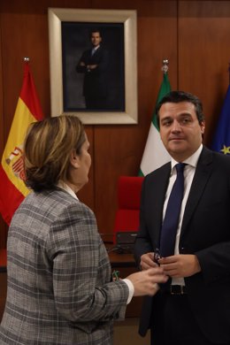 El alcalde de Córdoba, José María Bellido, y la primera teniente de alcalde delegada de Hacienda, Blanca Torrent.