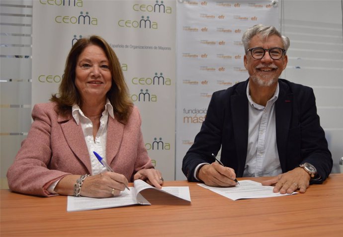 Firma del acuerdo de CEOMA y Másfamilia