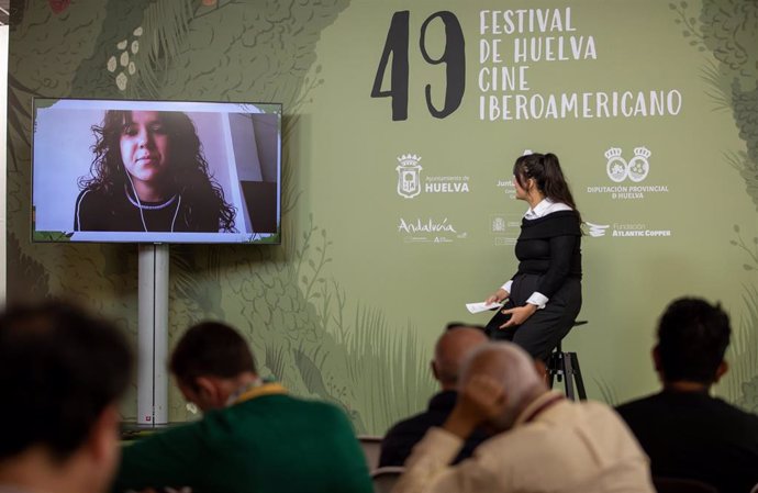 Sofía Muñoz, directora de 'Si me queréi, irse' agradece el Colón de Plata al Mejor Cortometraje Nacional.