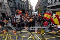 Bajan a 400 los manifestantes en el Congreso durante la investidura de Sánchez, que deja abucheos a diputados