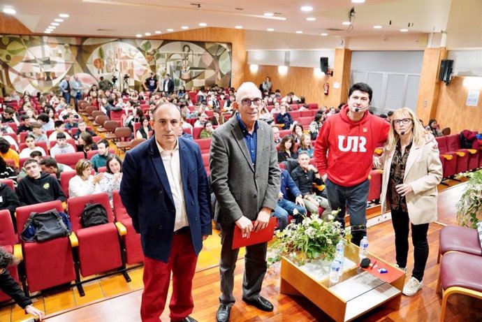 Javier García: "La Ciencia es una llamada preciosa, no hay aventura más apasionante que inventar un mundo mejor"