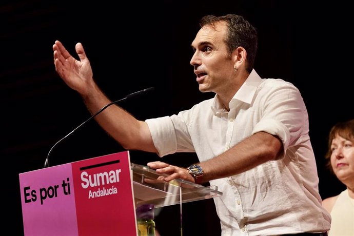 Archivo - El candidatos de Sumar por Málaga al Congreso Toni Valero , durante su intervención en un acto junto con los candidatos de Sumar por Málaga al Congreso y Senado  a 18 de julio del 2023 en Málaga (Andalucía, España)