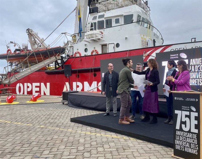 El Govern loa a defensores de derechos humanos en una exposición flotante a bordo del Open Arms