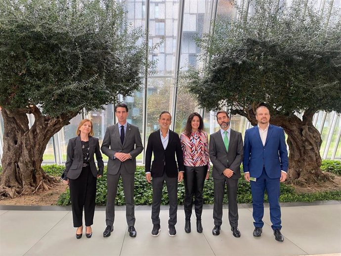 Participantes en la jornada  'Economía Circular en el País Vasco' celebrada este jueves en la Torre Iberdrola en Bilbao.