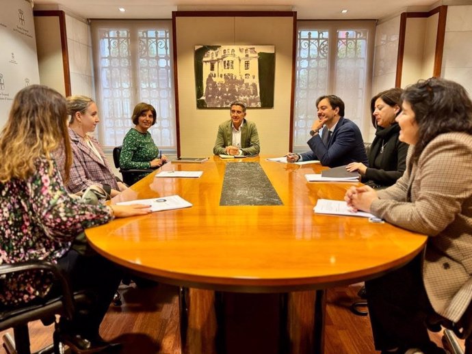 Reunión de Manuel Cifuentes con representantes del turno de oficio