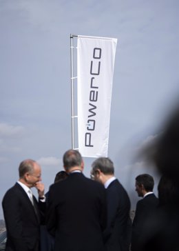 Archivo - Varias personas durante el inicio de la construcción de la gigafactoría de PowerCo del Grupo Volkswagen, en el Área Logística de Sagunto, a 17 de marzo de 2023, en Sagunto, Valencia, Comunidad Valenciana (España). 