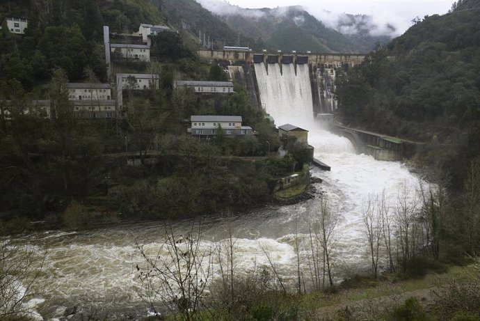 Archivo - Estado de la presa de Os Peares, a 20 de enero de 2023, en Os Peares, A Peroxa, Ourense, Galicia (España). El elevado caudal del río Miño a su paso por el municipio ourensano de A Peroxa ha obligado a activar el aviso por riesgo alto de inunda