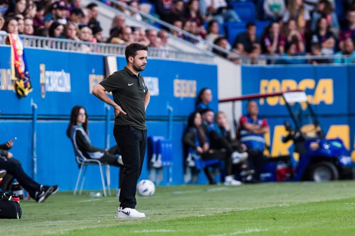 Jonatan Giraldez, Head coach of Fc Barcelona Femenino, looks on during the Spanish league, Liga F, football match played between Fc Barcelona  and Granada FC  at Johan Cruyff Stadium on October 21, 2023 in Sant Joan Despi, Spain.