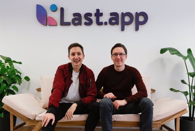 El  cap de tecnologia i 'cofounder' de Last.App, Ivan Nikolic; al costat del CEO i 'cofounder', Eric Nikolic