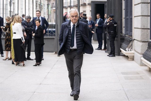 El diputado del PP, Esteban González Pons, a su llegada al acto de jura de la Constitución ante las Cortes Generales, en el Congreso de los Diputados, a 31 de octubre de 2023, en Madrid (España). La Princesa Leonor jura hoy la Constitución ante las Cortes