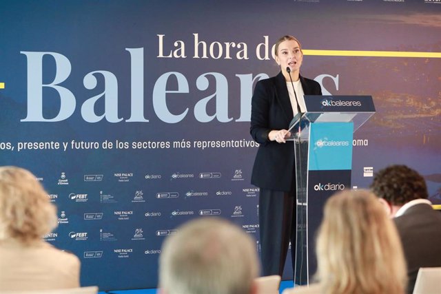 La presidenta del Govern, Marga Prohens, en el acto de clausura de la jornada informativa 'La hora de Baleares'.