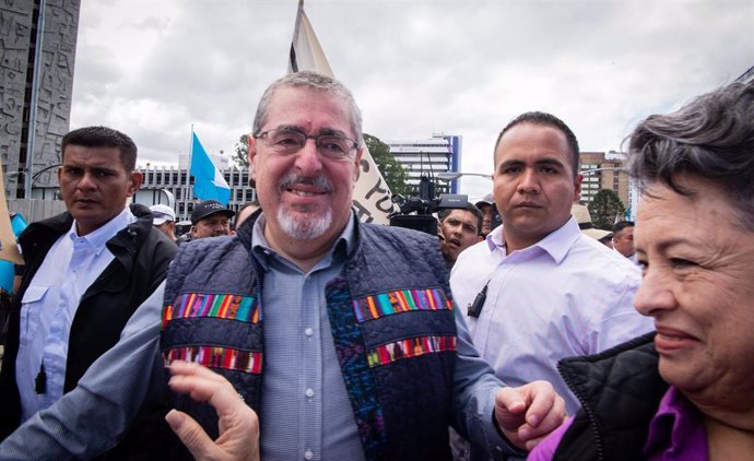 October 20, 2023, Guatemala City, Guatemala City, Guatemala: Protesters arrived in front of the Bank of Guatemala building, where they listened to the speech of the elected duo BERNARDO ARÉVALO and KARIN HERRERA and the commemoration of the 1944 Revolut