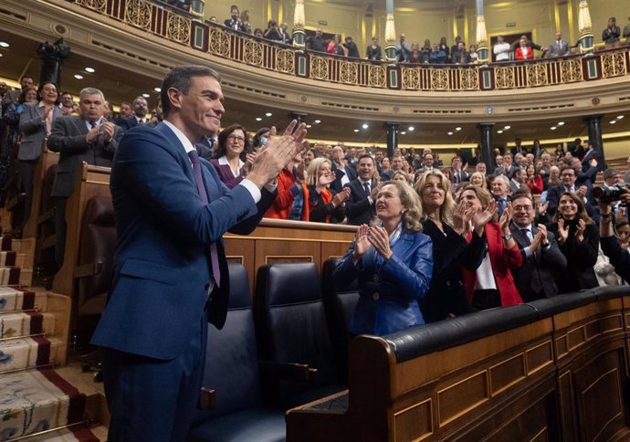 El recién nombrado presidente del Gobierno, Pedro Sánchez, tras finalizar la segunda sesión del debate de investidura de Pedro Sánchez como presidente de Gobierno, en el Congreso de los Diputados, a 16 de noviembre de 2023, en Madrid (España).