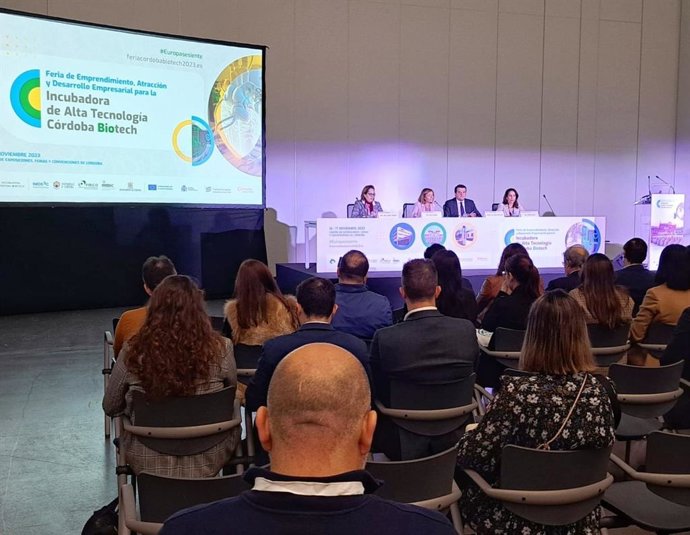 Inauguración de la I Feria de Emprendimiento, Atracción y Desarrollo Empresarial de la Incubadora de Alta Tecnología Córdoba Biotech, promovida por el Instituto Maimónides de Investigación Biomédica de Córdoba (Imibic).