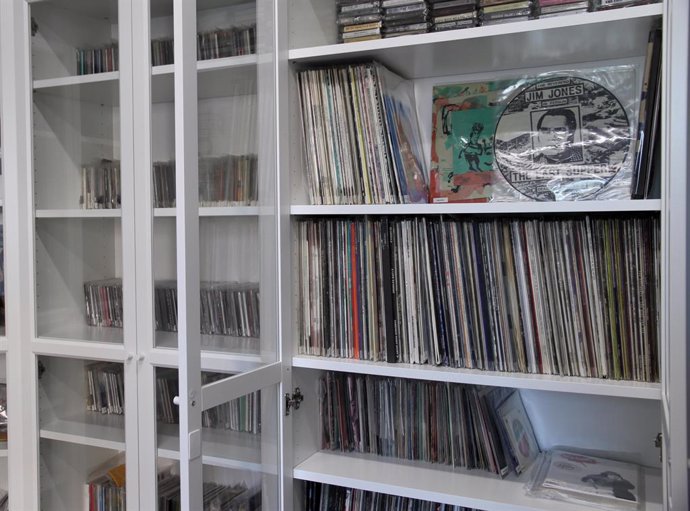 Una colección de música experimental y audio-arte con 50 mil archivos se instala en Las Naves