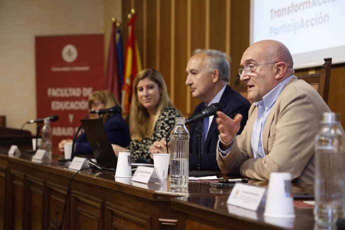 El alcalde de Valladolid, Jesús Julio Carnero, en primer término, junto al rector de la UVA, Antonio Largo, y la delegada territorial de la Junta, Raquel Alonso.