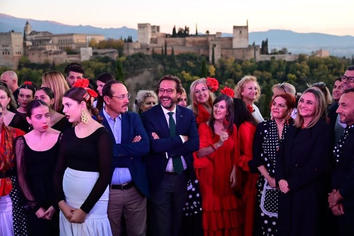 Llamada al flamenco en el Mirador de San Nicolás