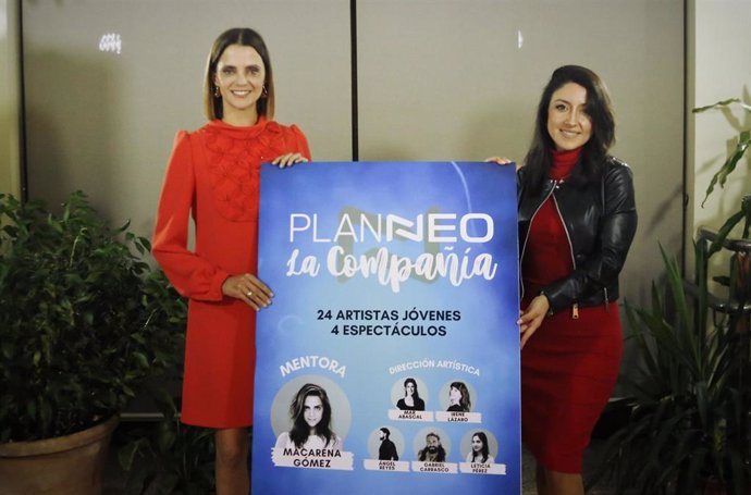 La delegada de Juventud en el Ayuntamiento de Córdoba, Cintia Bustos (dcha.), y la actriz Macarena Gómez presentan Planneo La Compañía.