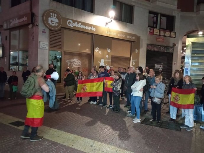 Protesta contra la amnistía en la sede del PSIB.