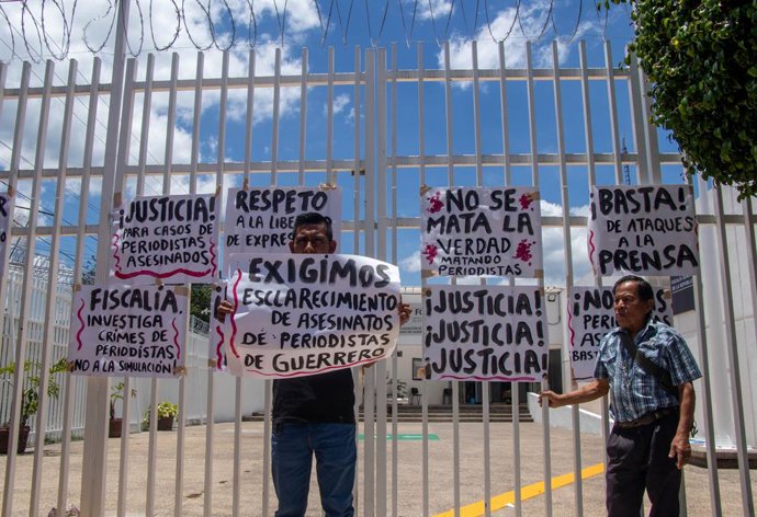 Archivo - July 16, 2023, Chilpancingo, Chilpancingo, Mexico: Journalists in the city of Chilpancingo protest and demand justice for the murder of journalist Nelson Matus, who was director of the Lo Real De Guerrero platform in the port of Acapulco. Guer