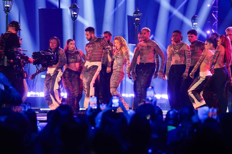 La cantante Shakira, actúa durante la gala de entrega de los Latin Grammy 2023