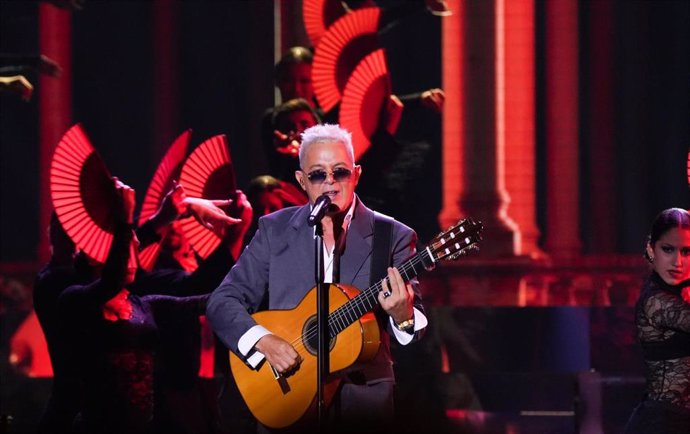 El cantante Alejandro Sanz, actúa durante la gala de entrega de los Latin Grammy 2023, en el Palacio de Congresos de Sevilla, a 16 de noviembre de 2023, en Sevilla, Andalucía (España).