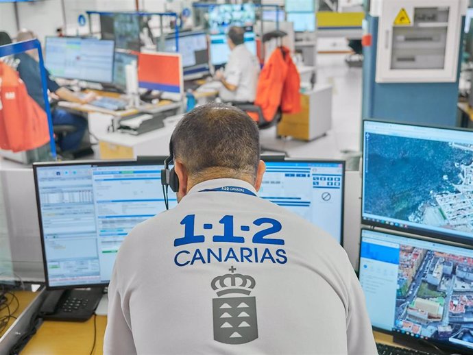 Archivo - Sala operativa del 112 Canarias
