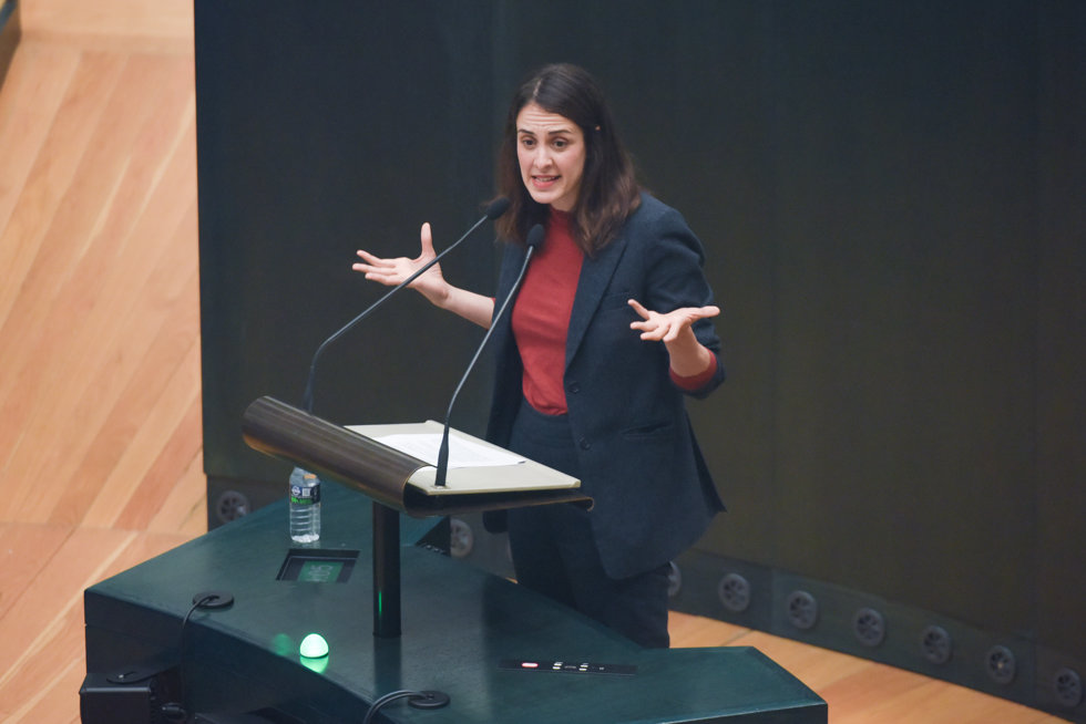 La portavoz de Más Madrid en el Ayuntamiento, Rita Maestre, interviene durante una sesión extraordinaria del Pleno municipal en el Ayuntamiento de Madrid, a 17 de noviembre de 2023