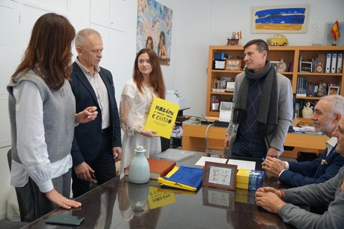 Entrega de obsequios entre Burjassot y Fundación Vector Esperanza