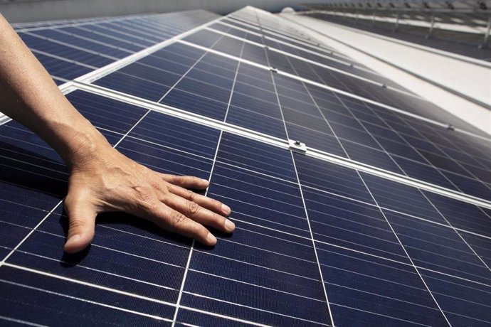 Archivo - Llanera.  05/06/2020. EDP. Instalacion fotovoltaica en el Centro Logistico de Mas y Mas en Mercasturias. Foto: Daniel Mora.