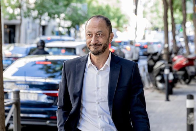 Archivo - El vicepresidente primero del Congreso de los Diputados, Alfonso Rodríguez Gómez de Celis (PSOE), a su llegada a la Comisión Ejecutiva Federal del PSOE, en la sede de Ferraz, a 30 de agosto de 2023, en Madrid (España). (Foto de archivo).