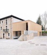 La transformación de un edificio en desuso en un espacio público en Larrabetzu se convierte en "una historia de éxito"