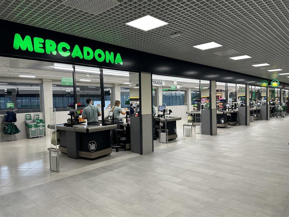 Nueva línea de cajas del Mercadona del Mercado del Olivar.