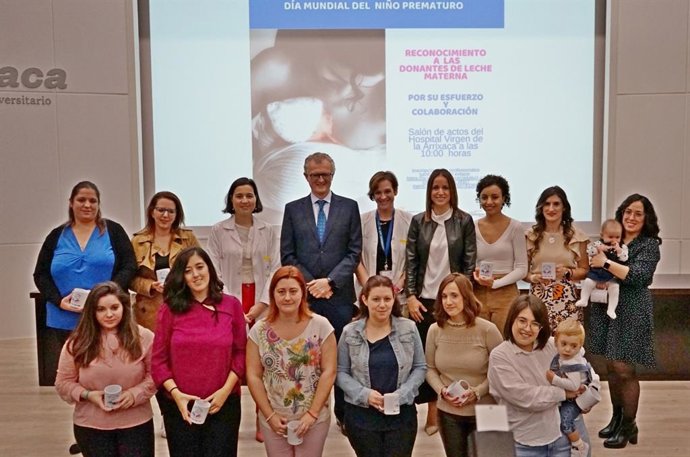El consejero de Salud, Juan José Pedreño, participó hoy en la Arrixaca en el homenaje a mujeres donantes de leche.