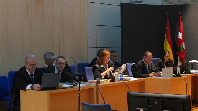 Un juicio con jurado por la muerte por agresión del joven Santi Coca, en la sección primera de la Audiencia de Gipuzkoa, a 17 de noviembre de 2023, en San Sebastián