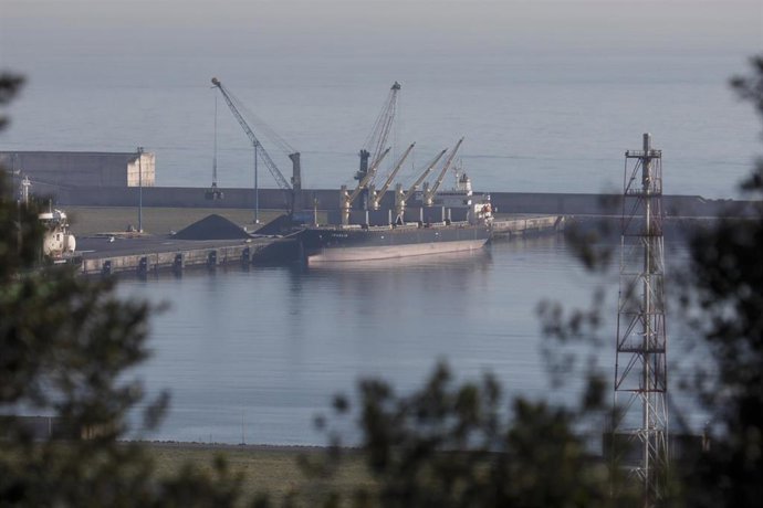 Archivo - Puerto de El Musel