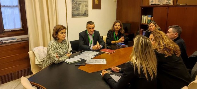 Reunión de Esperanza Gómez (Por Andalucía) con varias asociaciones de profesionales de la abogacía de toda Andalucía.