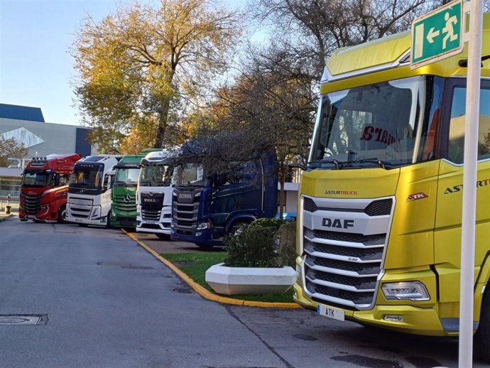 Exhibición de camiones en el recinto ferial gijonés 'Luis Adaro', donde se celebra el VIII Foro de Transporte Multimodal.