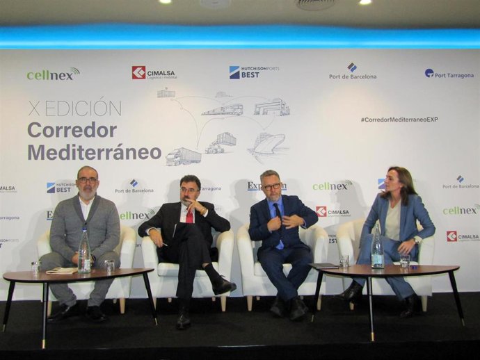 El presidente del Puerto de Barcelona, Lluís Salvadó; el presdiente del Port de Tarragona, Saül Garreta, y la consejera delegada del Grupo Tranfesa Logistics, Idoia Galindo