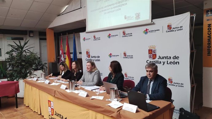 Isabel Blanco preside la reunión de la Sección de Atención y Protección a la Infancia del Consejo de Servicios Sociales.