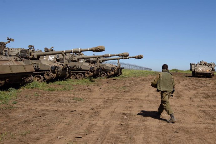 Archivo - Imagen de archivo de tanques israelíes en los Altos del Golán ocupados por Israel