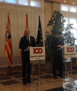 El presidente del Gobierno de Aragón, Jorge Azcón, y el vicepresidente primero, Alejandro Nolasco, en la rueda de prensa de balance de los cien primeros días de gobierno.