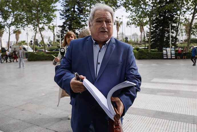 Archivo - El expresidente de la Diputación y del PP de la provincia de Valencia, Alfonso Rus, a su llegada al juicio del ‘caso Imelsa’
