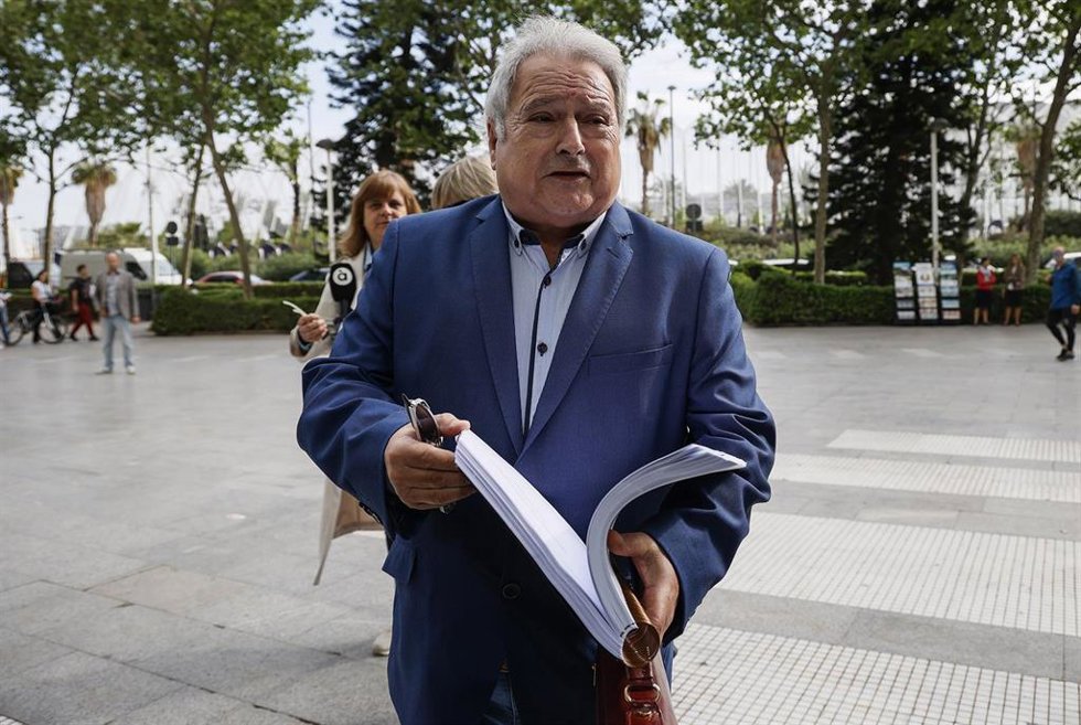 Archivo - El expresidente de la Diputación y del PP de la provincia de Valencia, Alfonso Rus, a su llegada al juicio del caso Imelsa
