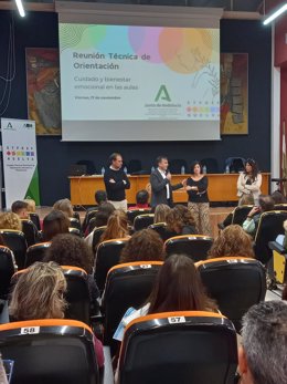 Los equipos de orientación educativa de Huelva analizan los programas de conflictividad familiar.