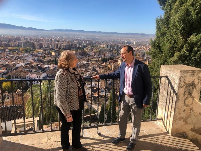 Fernando Egea, a la derecha, en la Fundación Rodríguez-Acosta