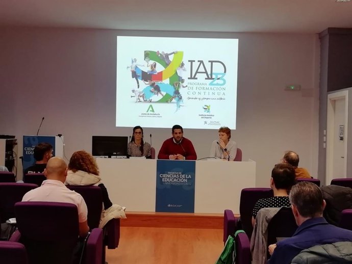 Jorge Vázquez en la inauguración del curso sobre tratamiento de la depresión y la ansiedad mediante el deporte.