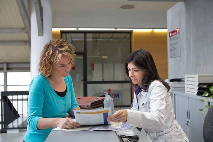 Mujer emprendedora atendida en el Molí Fariner de Martorell, uno de los 88 CLSE de la provincia.