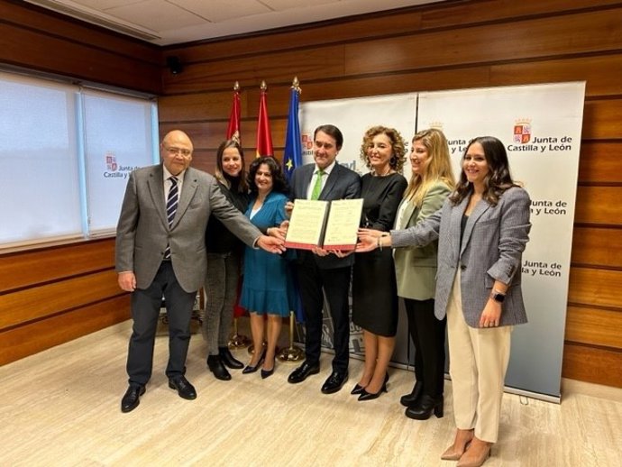 Quiñones, junto a representantes de entidades del Tercer Sector.